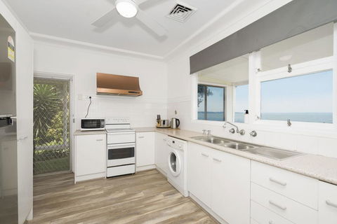Toukley Lakefront House,Toukley - Accommodation Mount Tamborine 3