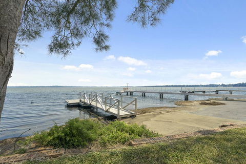 Toukley Lakefront House,Toukley - Accommodation Mount Tamborine 2