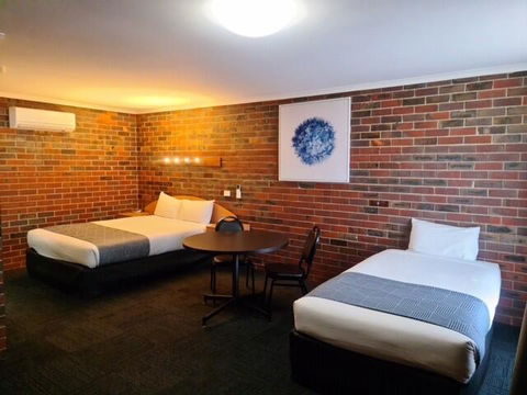 Town House Motor Inn - Accommodation Mount Tamborine 1