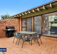 Townhouse 9 'Bay Parklands' 2 Gowrie Ave - pool views  tennis court - Accommodation Mount Tamborine
