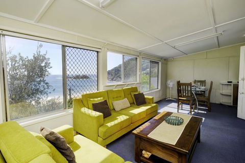 TRADEWINDS - Accommodation Mount Tamborine 1