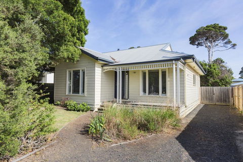 Tranquility In Cowes - Pets, Fireplace, WiFi, Linen, 350m Beach, 4 Bdrms - Accommodation Mount Tamborine 3
