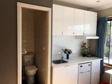 Traveler's Affordable Studio Unit (Beverly Hills) - Accommodation Mount Tamborine 0