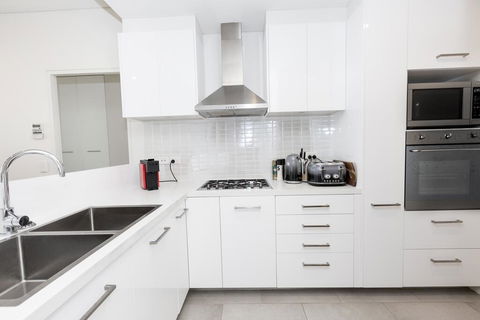 Trendy, Self Contained Inner City Apartment - Accommodation Mount Tamborine 1