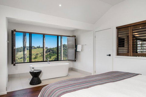 Triloka Lodges - Accommodation Mount Tamborine 3