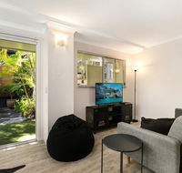 Tropical Townhouse With Two Courtyards and Pool - Accommodation Mount Tamborine
