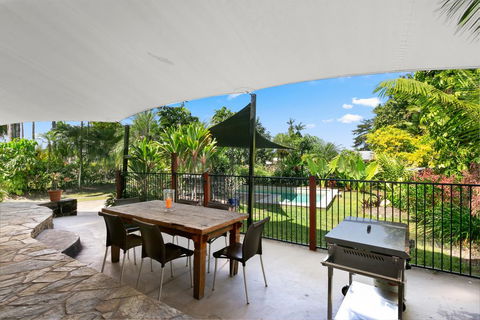 Tropical House, Pool And Extra Bungalow, 4 Bedrooms - Accommodation Mount Tamborine 2