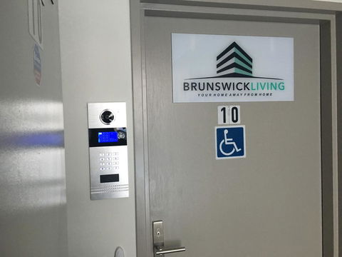 U201 Brunswick Living Brand New Deluxe Balcony Upper Floor Apartment Close To Airport And CBD - Accommodation Mount Tamborine 3
