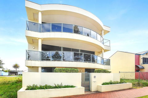 Ultimate Esplanade - 3 Storey Experience - WiFi - Accommodation Mount Tamborine 0