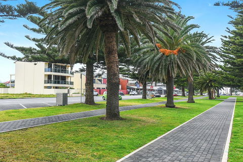 Ultimate Esplanade - 3 Storey Experience - WiFi - Accommodation Mount Tamborine 2