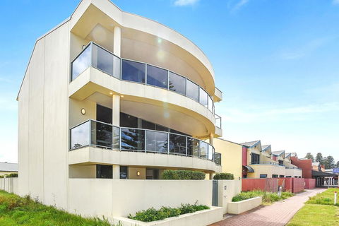 Ultimate Esplanade - 3 Storey Experience - WiFi - Accommodation Mount Tamborine 3