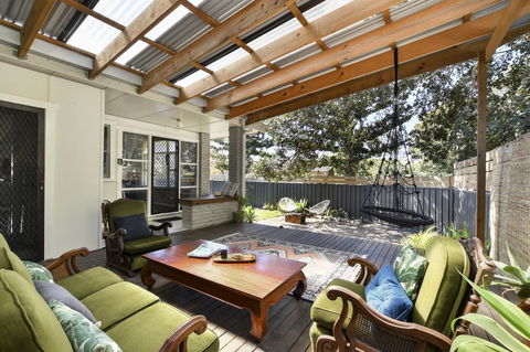 UMINA BEACH KOKOMO- Walk To The Beach, FAMILY And PET FRIENDLY Set Of 3 Vintage Original Holiday Flats & Vintage Caravan And Bat - Accommodation Mount Tamborine 2