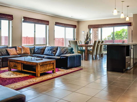 Valencia - Accommodation Mount Tamborine 0