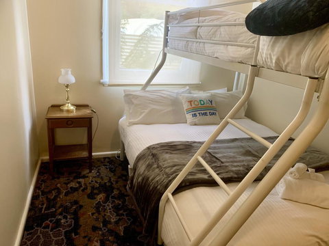 Victoria Albert Guest House Bar Cafe And Restaurant - Accommodation Mount Tamborine 3