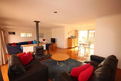 Verona Vineyard Cottage - Accommodation Mount Tamborine 3