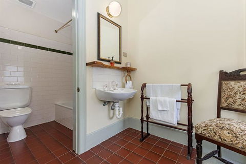 Victoria House - Accommodation Mount Tamborine 1