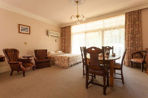 Victoria House Motor Inn - Accommodation Mount Tamborine 0