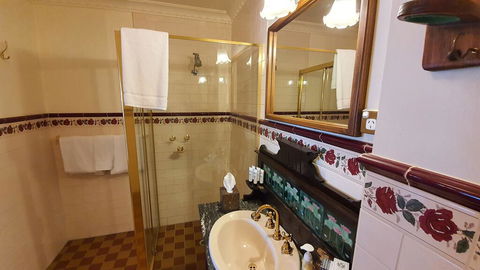 Victoria House Motor Inn - Accommodation Mount Tamborine 1