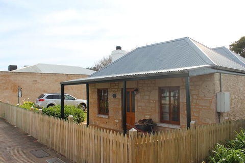 Victoria Cottage - Accommodation Mount Tamborine 0
