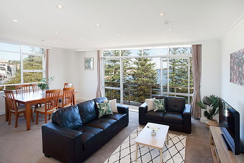 View Of Manly Pines And Waves From Large Apartment - Accommodation Mount Tamborine 3