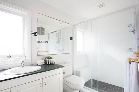 View Of Manly Pines And Waves From Large Apartment - Accommodation Mount Tamborine 1