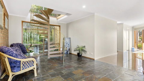 VIEWS AT MCCRAE..... - Accommodation Mount Tamborine 3