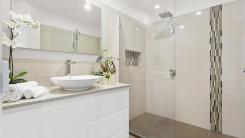 VIEWS AT MCCRAE..... - Accommodation Mount Tamborine 0