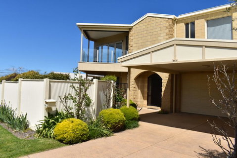 VIEWS FOREVER - INVERLOCH - Accommodation Mount Tamborine 0