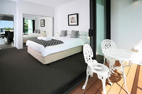 Views From Red Hill - Modern And Spacious Split-Level Executive 3BR Red Hill Apartment Close To CBD - Accommodation Mount Tamborine 3