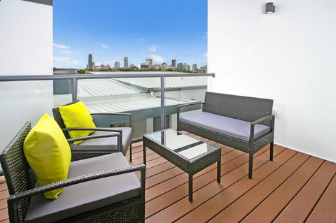 Views From Red Hill - Modern And Spacious Split-Level Executive 3BR Red Hill Apartment Close To CBD - Accommodation Mount Tamborine 2