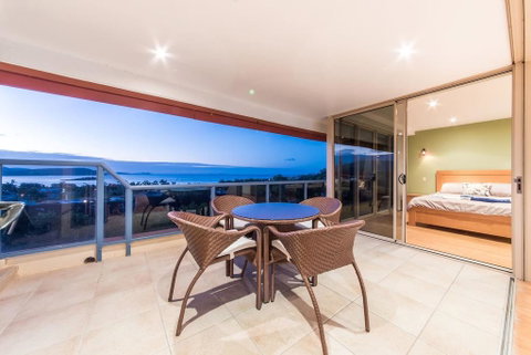 VIEWS ON ELSHEBY - Accommodation Mount Tamborine 2