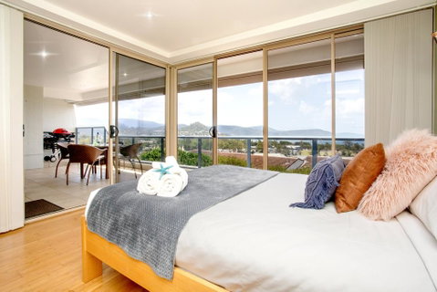 VIEWS ON ELSHEBY - Accommodation Mount Tamborine 1