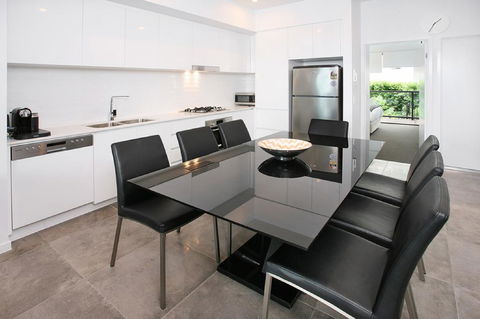 Views From Red Hill - Modern And Spacious Split-Level Executive 3BR Red Hill Apartment Close To CBD - Accommodation Mount Tamborine 1