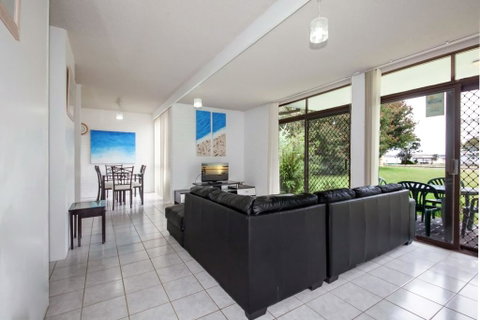 Villa Ellisa, Unit 1/10 Columbia Close - Accommodation Mount Tamborine 1