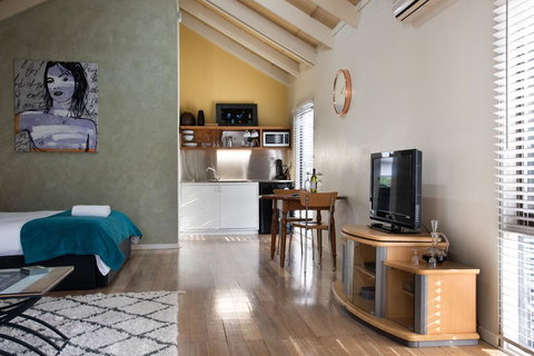 Walnut Chalet 4 - Accommodation Mount Tamborine 2