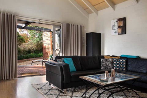 Walnut Chalet 4 - Accommodation Mount Tamborine 0