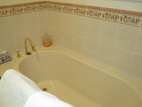 Walton House Bed & Breakfast - Accommodation Mount Tamborine 3