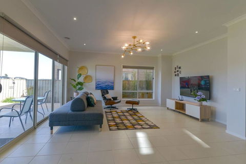 Waterfront Grand Villa For Big Group - Accommodation Mount Tamborine 0