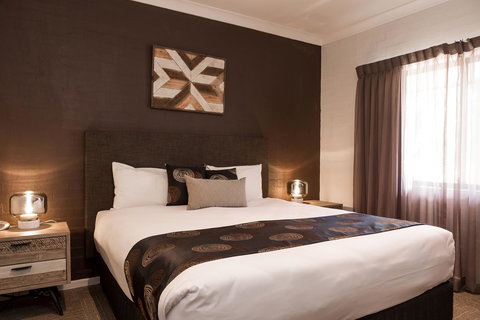 Blazing Stump Motel & Suites - Accommodation Mount Tamborine 11