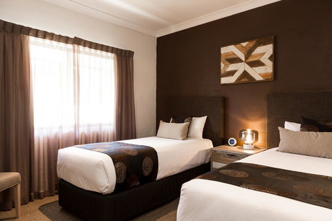 Blazing Stump Motel & Suites - Accommodation Mount Tamborine 1