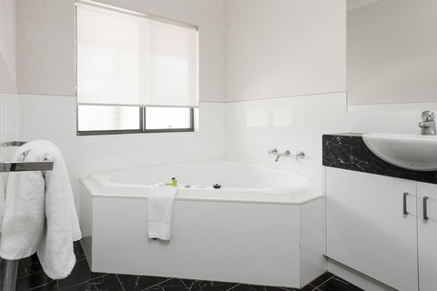 Blazing Stump Motel & Suites - Accommodation Mount Tamborine 33