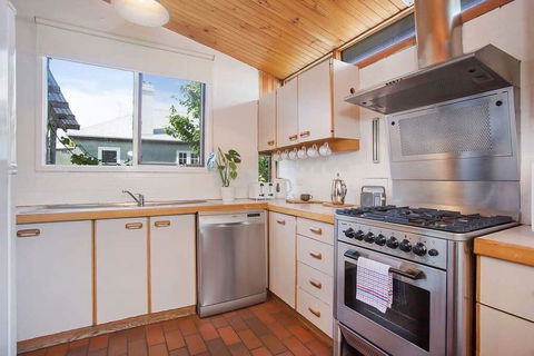Plummers Mill - Central Townhouse - Accommodation Mount Tamborine 2
