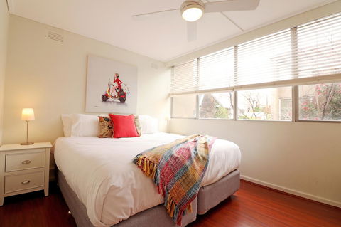 Colour Pop Fitzroy - 3 Bedroom Pet Friendly - Accommodation Mount Tamborine 11
