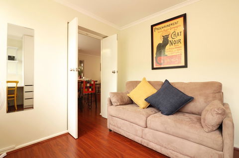 Colour Pop Fitzroy - 3 Bedroom Pet Friendly - Accommodation Mount Tamborine 17