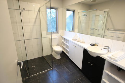 Lorne Luxury - Accommodation Mount Tamborine 5