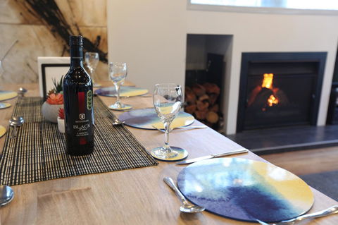 Lorne Luxury - Accommodation Mount Tamborine 9