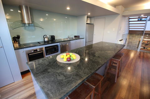 Lorne Luxury - Accommodation Mount Tamborine 10