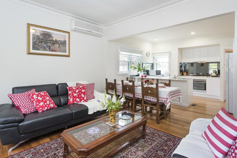 Hillside House - Accommodation Mount Tamborine 1