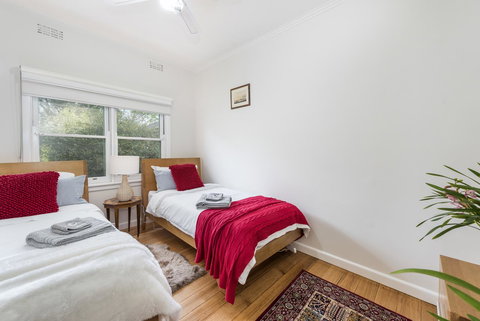 Hillside House - Accommodation Mount Tamborine 5