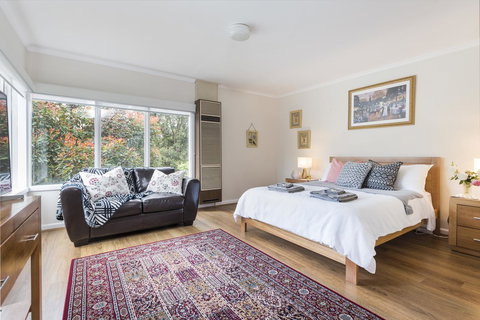 Hillside House - Accommodation Mount Tamborine 4